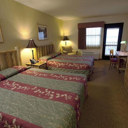 Kewadin St. Ignace Hotel Evergreen Shores Exterior photo